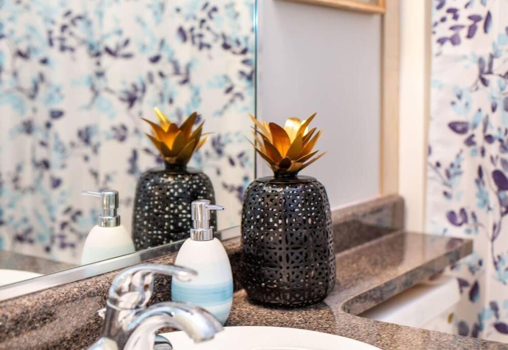 ויקטוריה Beautiful & Cozy 1 Bedroom 1 Bath In The Westshore מראה חיצוני תמונה