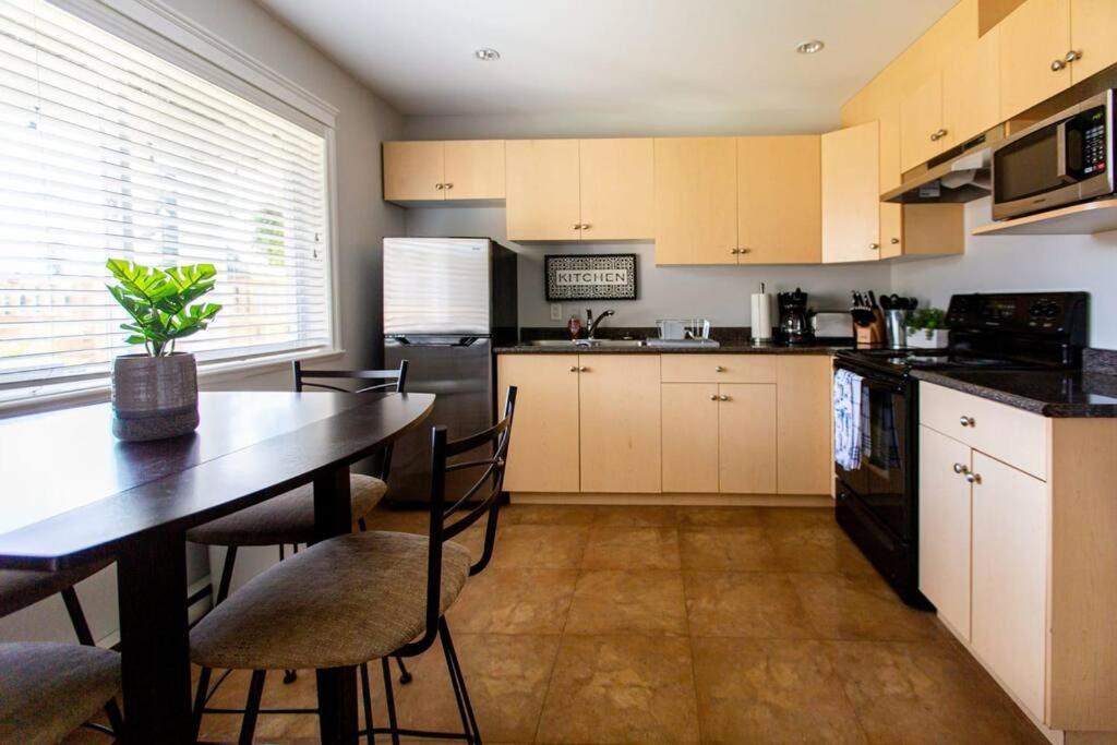 ויקטוריה Beautiful & Cozy 1 Bedroom 1 Bath In The Westshore מראה חיצוני תמונה